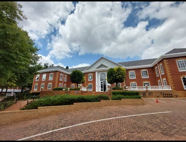 202M² OFFICE TO LET IN BRYANSTON